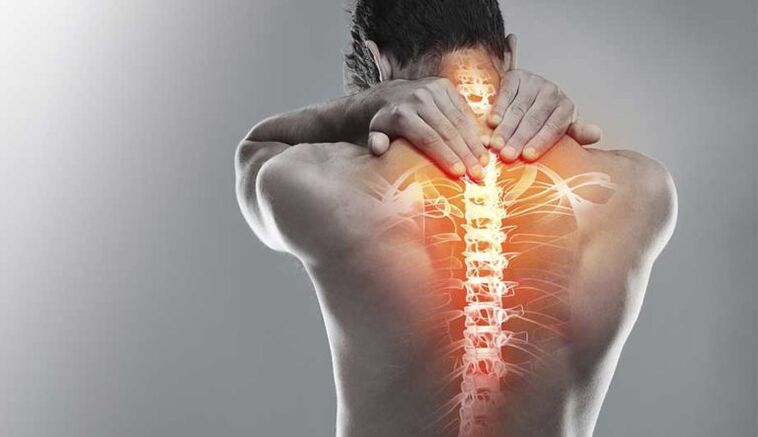Dor severa no medio das costas - un sinal de dano na columna vertebral